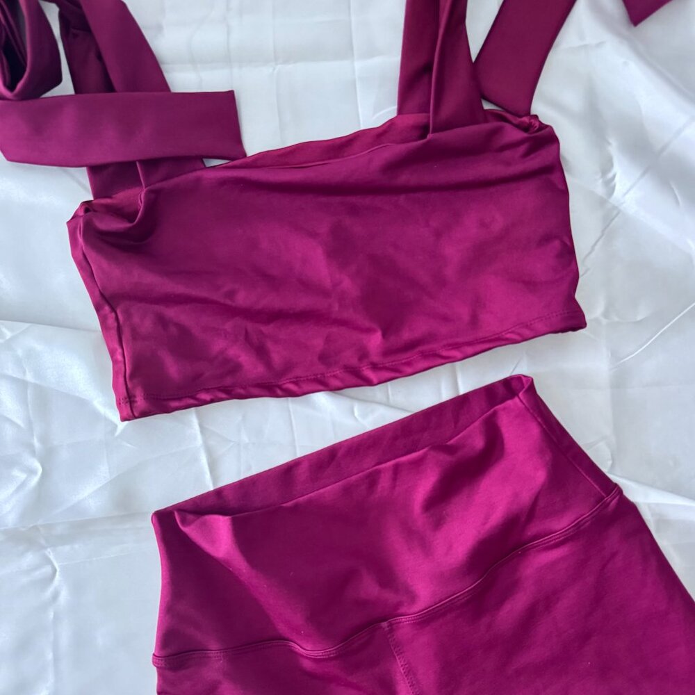 Custom-made Red Bow Workout Set - Picture 2 of 3